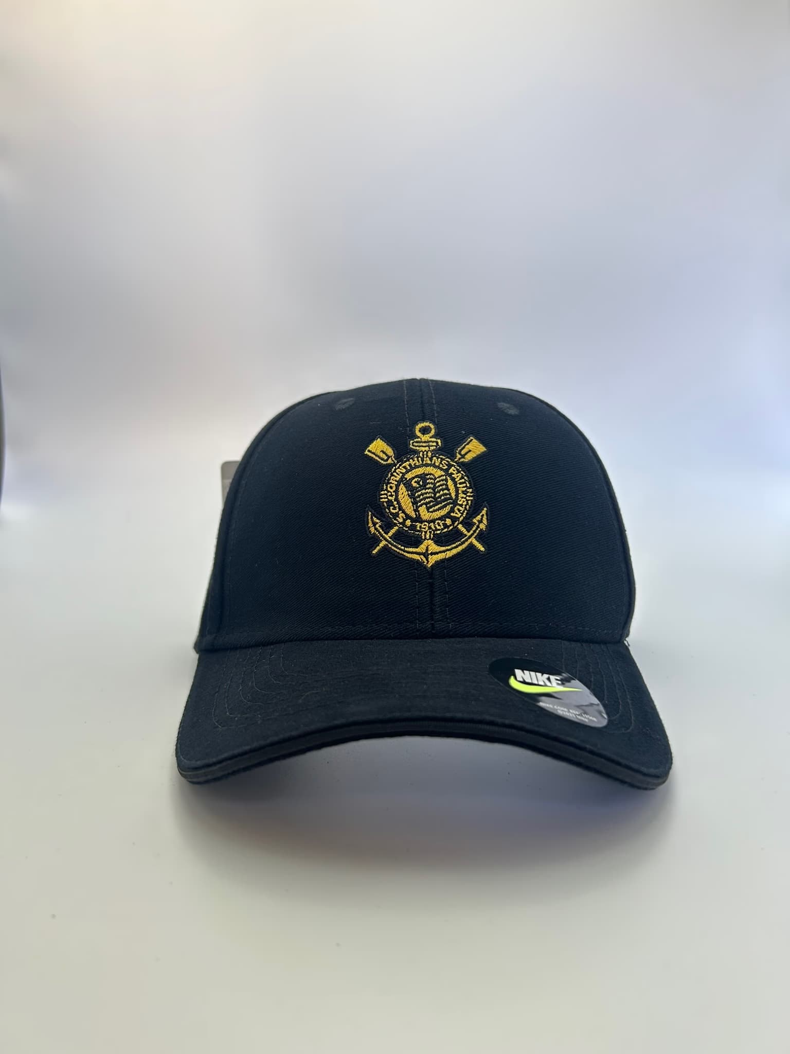 Boné Aba Curva Preto Dourado