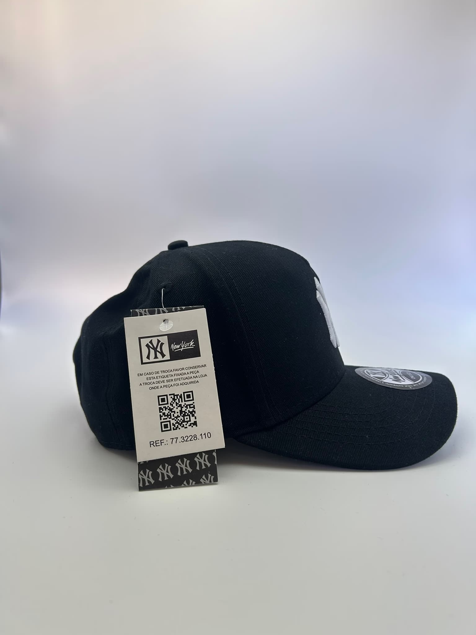 Boné New York Preto com Logo Branco imagem 2